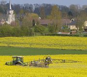 Épandage de pesticides   Des distances de sécurité insuffisantes